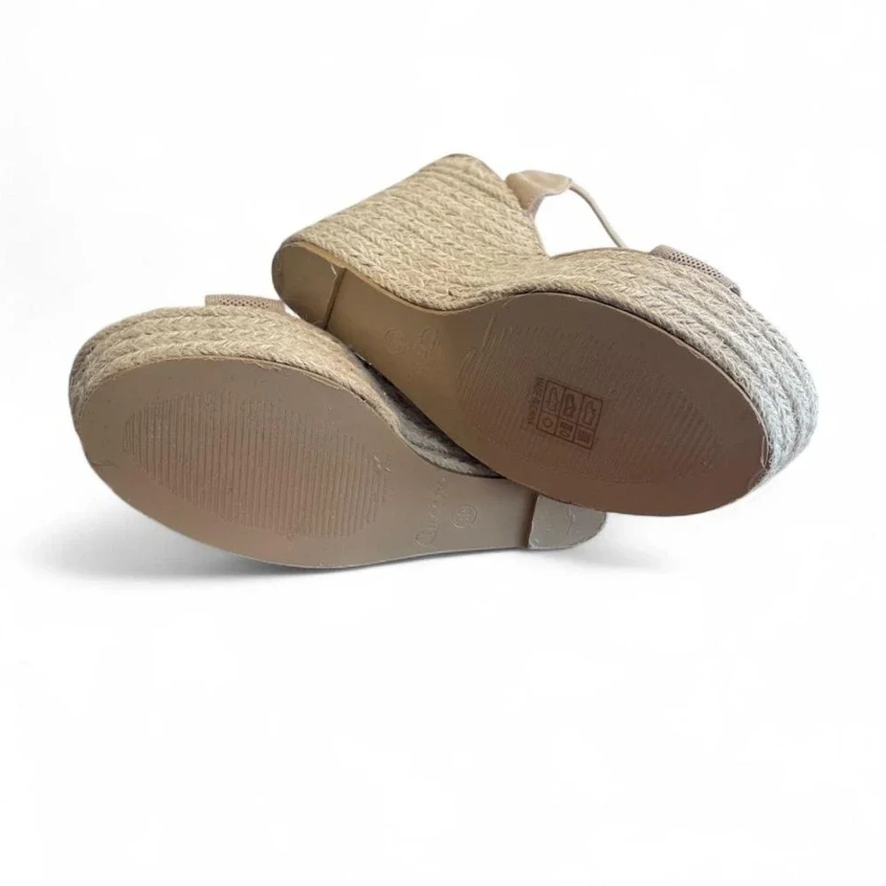 NWOT Tan and cream‎ wedges